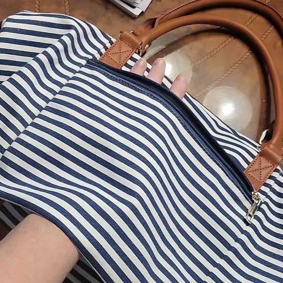 Travel Tote - Picture 4 of 4